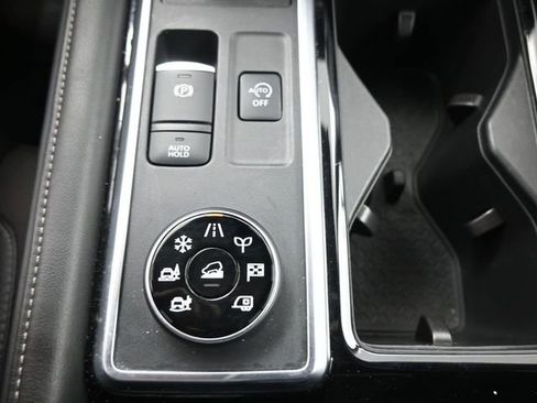 Used 2025 Nissan Pathfinder SL image 9