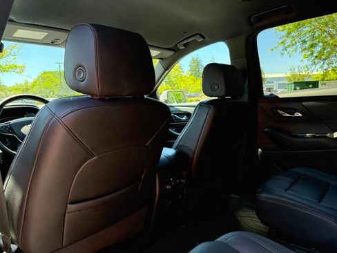 Used 2023 Chevrolet Traverse RS w/ LPO, Floor Liner Package FWD image 17