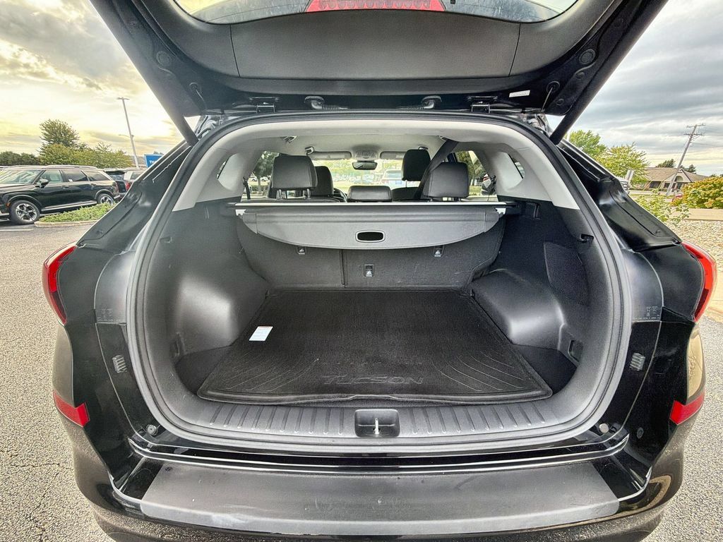 Used 2021 Hyundai Tucson Limited w/ Cargo Package AWD/4WD image 18
