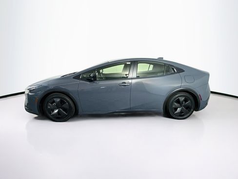 Used 2025 Toyota Prius LE FWD image 4