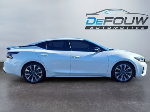 Used 2023 Nissan Maxima SR w/ Sport Mat Group image 2