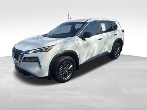 Used 2023 Nissan Rogue S AWD/4WD image 2