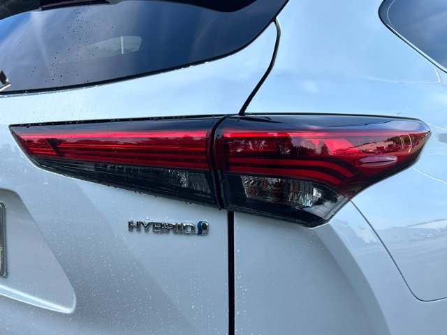 Used 2022 Toyota Highlander LE AWD/4WD image 12