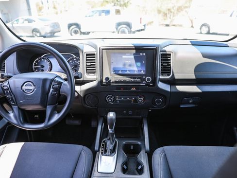 Used 2022 Nissan Frontier SV RWD image 2