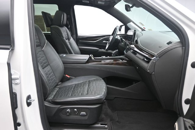 Used 2023 Cadillac Escalade Sport Platinum w/ LPO, ONYX Package AWD/4WD image 29