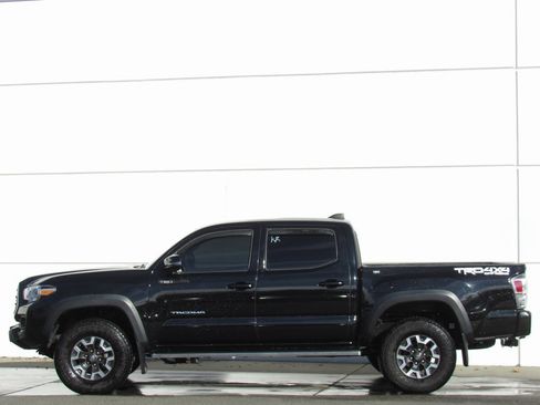 Certified 2023 Toyota Tacoma TRD Off-Road image 4