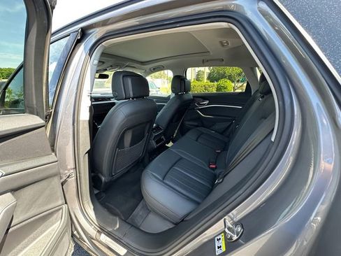 Used 2021 Audi e-tron Premium w/ Convenience Plus Package AWD/4WD image 18