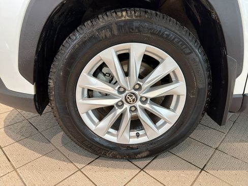 Used 2022 Toyota Corolla Cross LE w/ Moonroof Package FWD image 9