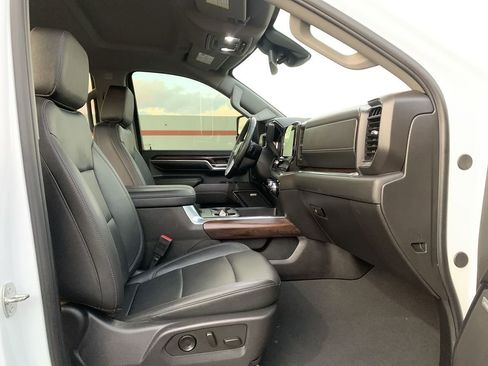 Used 2024 GMC Sierra 3500 SLT w/ SLT Premium Package image 32