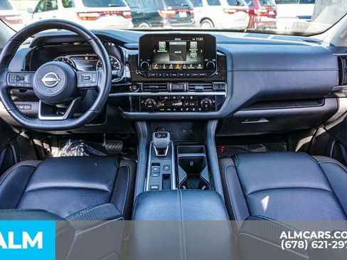 Used 2025 Nissan Pathfinder SL w/ Black Appearance Package FWD image 27