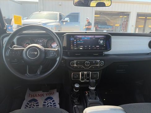 Used 2025 Jeep Gladiator Sport AWD/4WD image 12