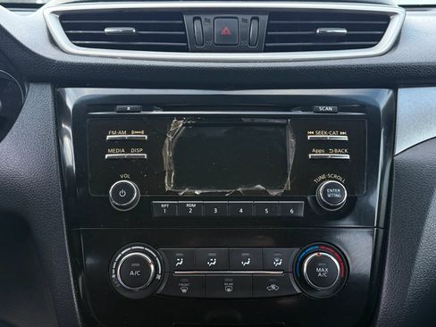 Used 2015 Nissan Rogue S FWD image 25