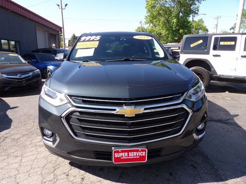 Used 2019 Chevrolet Traverse LT FWD image 2
