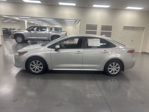 Certified 2021 Toyota Corolla LE image 4