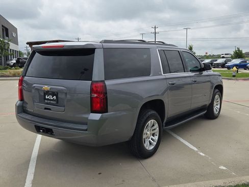 Used 2019 Chevrolet Suburban LT RWD image 6