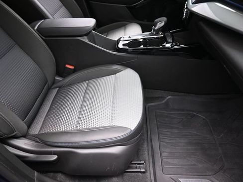 Used 2024 Chevrolet Trax LT w/ Sunroof Package FWD image 18