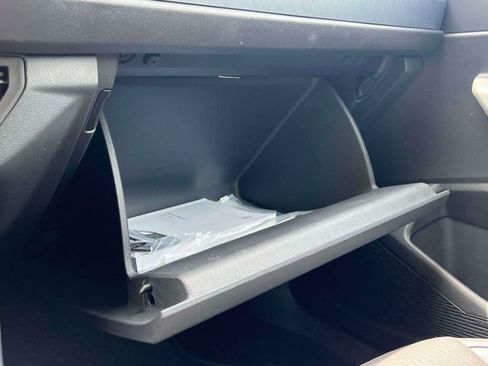Used 2023 Volkswagen Jetta SE w/ Panoramic Sunroof Package FWD image 32