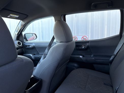 Used 2016 Toyota Tacoma TRD Sport image 26