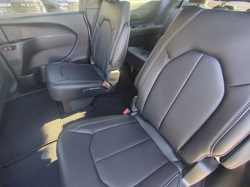 New 2026 Chrysler Pacifica Select FWD image 28