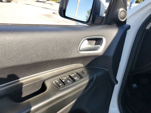 Used 2019 Dodge Durango SXT w/ 3rd Row Seating Group image 14