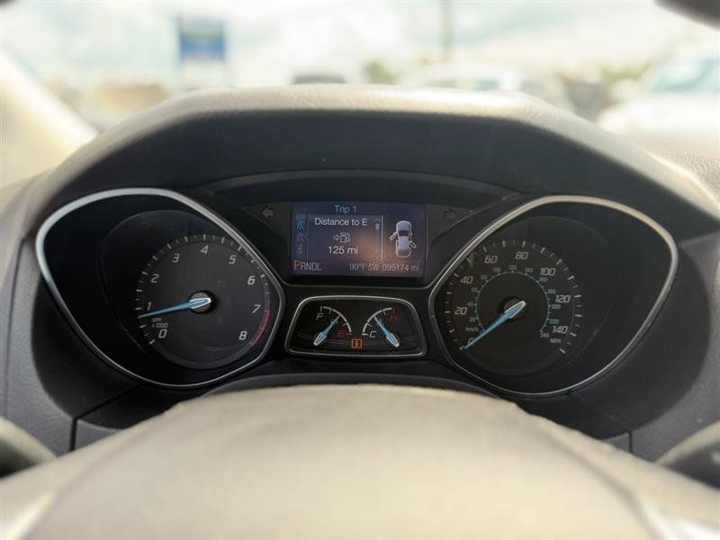 Used 2013 Ford Focus SE w/ Cargo Management Pkg FWD image 24