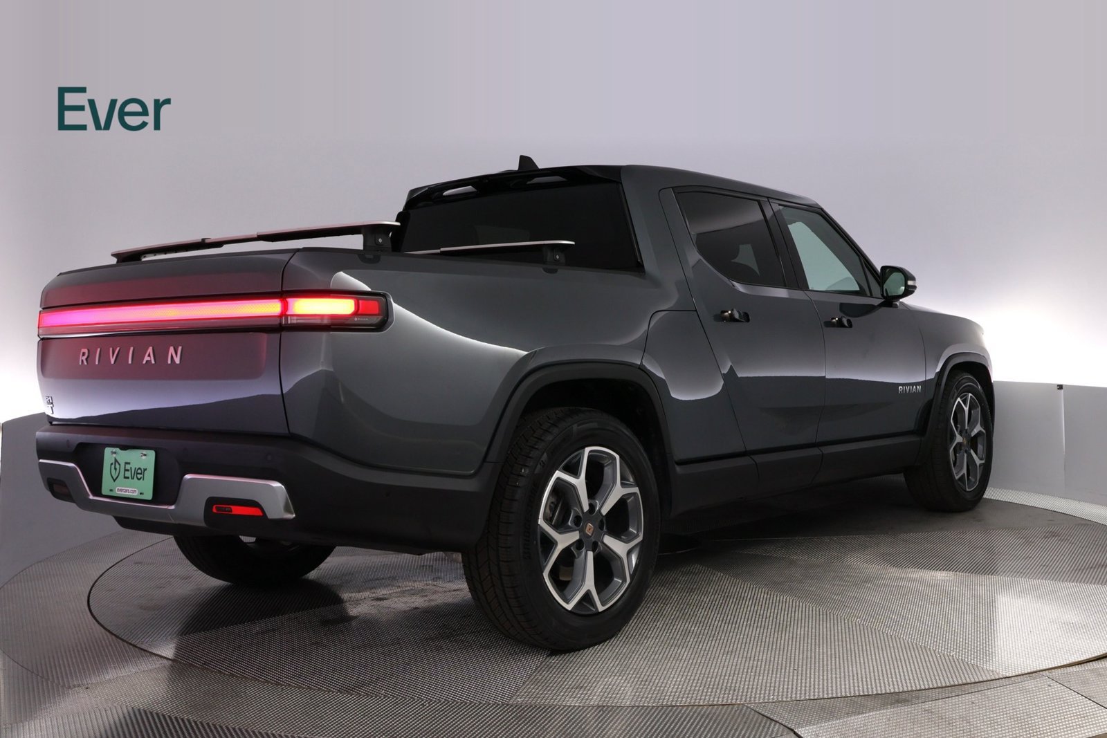 Used 2024 Rivian R1T Adventure Dual AWD/4WD image 3