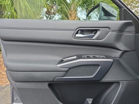 New 2026 Nissan Pathfinder SL image 15