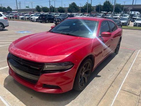 Used 2015 Dodge Charger SXT RWD image 2