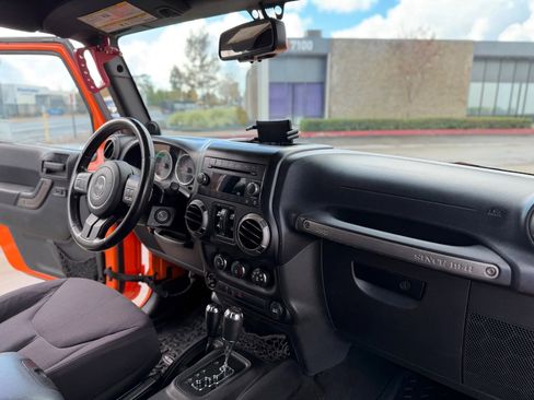 Used 2013 Jeep Wrangler Unlimited Sport image 13