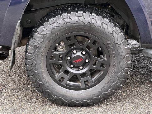 Used 2021 Toyota 4Runner Venture w/ Moonroof Package image 12