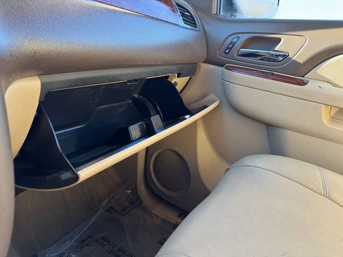 Used 2013 Chevrolet Avalanche LTZ image 21