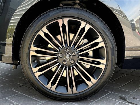 New 2026 Land Rover Range Rover Velar Dynamic SE image 12