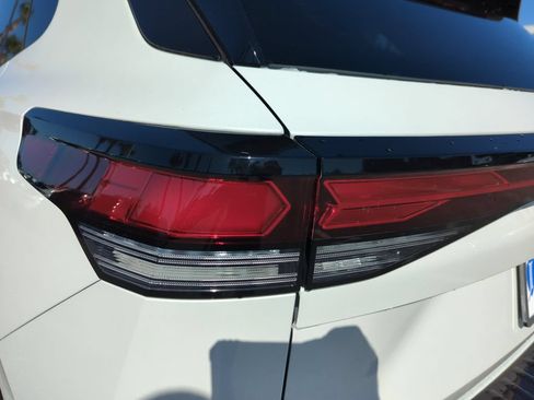 New 2026 Volkswagen Tiguan SE R-Line FWD image 13