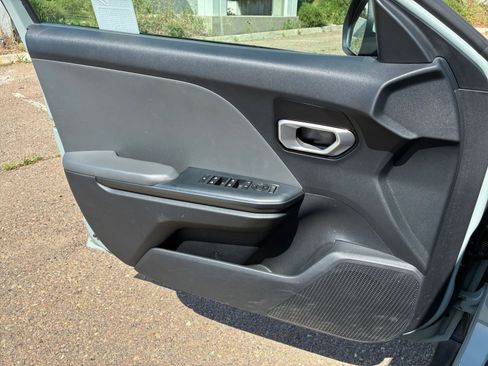 Used 2025 Kia K4 LXS image 18