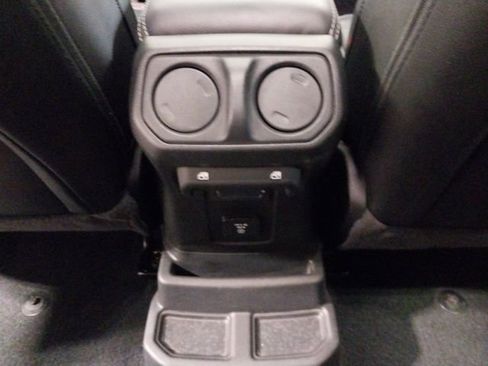 Used 2022 Jeep Wrangler Unlimited Sahara w/ Cold Weather Group image 11