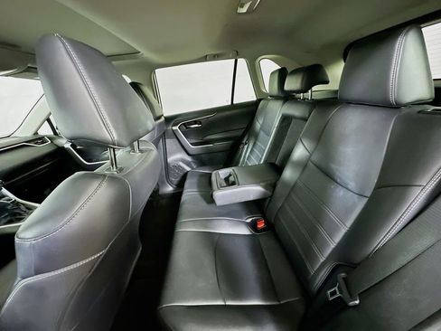 Used 2021 Toyota RAV4 XLE Premium image 14