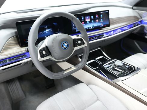 Used 2023 BMW i7 xDrive60 AWD/4WD image 21