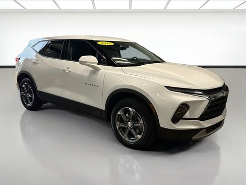 Used 2025 Chevrolet Blazer LT AWD/4WD image 3