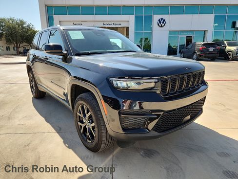 Used 2025 Jeep Grand Cherokee Altitude AWD/4WD image 1