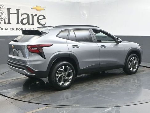 Used 2024 Chevrolet Trax LT w/ LT Convenience Package FWD image 49