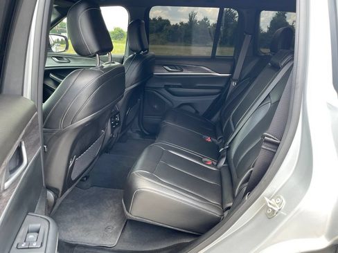 Used 2024 Jeep Grand Cherokee Limited w/ Black Appearance Package RWD image 35