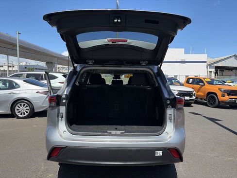 Used 2023 Toyota Highlander L FWD image 19