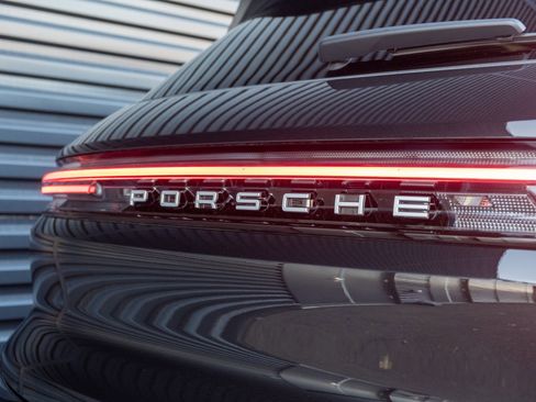 Certified 2025 Porsche Cayenne image 41