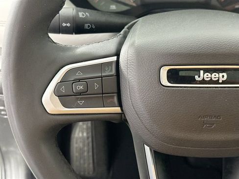 Used 2025 Jeep Compass Limited w/ Sun & Sound Group image 21