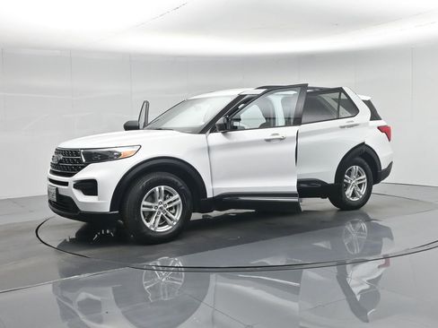 Certified 2021 Ford Explorer XLT image 6