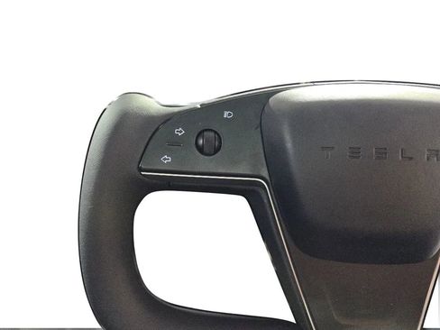 Used 2022 Tesla Model S Plaid image 31