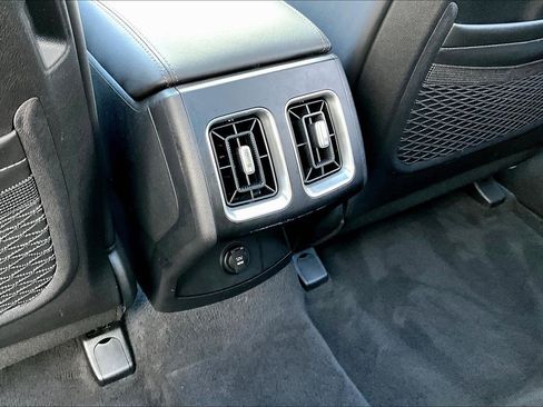 Certified 2024 Kia Sorento EX w/ Panoramic Sunroof Package FWD image 12