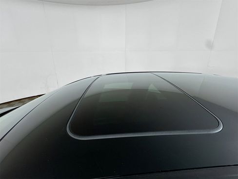 Used 2021 Toyota Corolla SE w/ SE Premium Package image 18