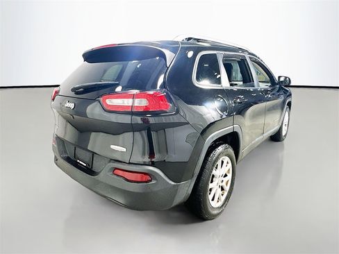 Used 2017 Jeep Cherokee Latitude w/ Comfort & Sound Group image 5