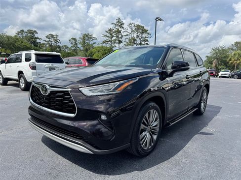 Used 2020 Toyota Highlander Platinum FWD image 4